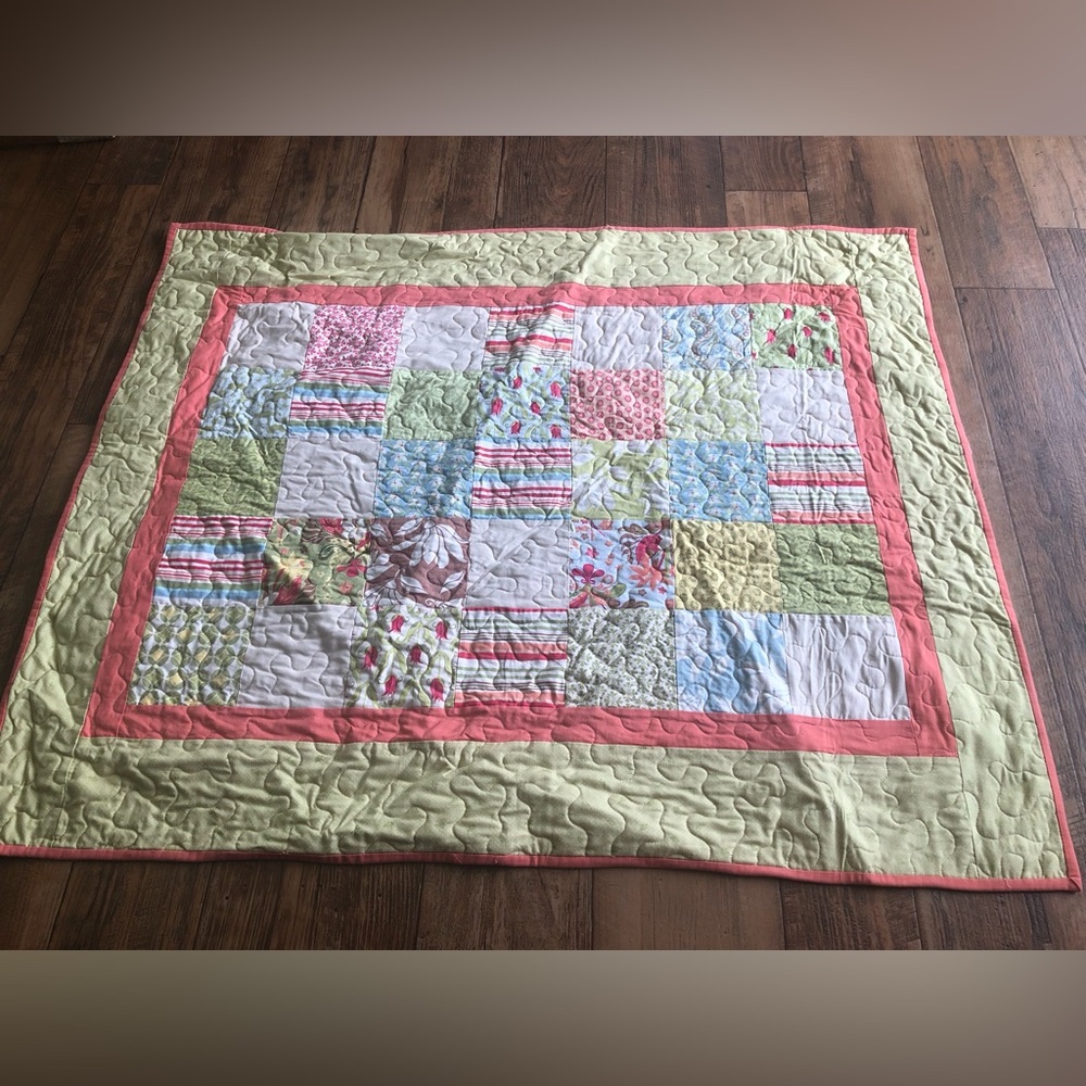 2015 Baby Quilt Blanket Multi Color Floral Light Weight Spring Summer 39.5 X 33”